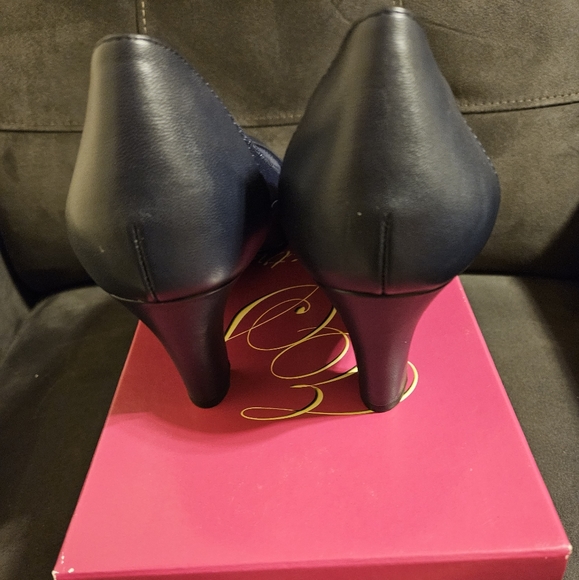 Easy Street Heels - Picture 7 of 12